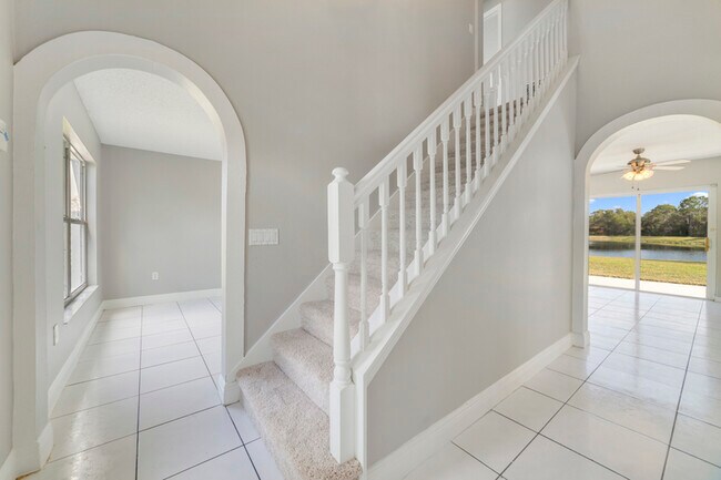 Building Photo - 3170 Santa Cruz Dr