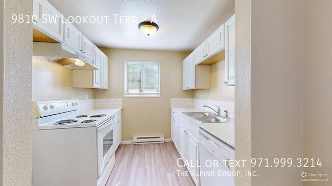 Building Photo - 9810 SW Lookout Terrace