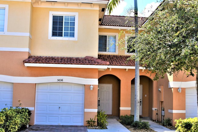 Exterior of Townhouse in family community - 5036 SE Mariner Garden Cir