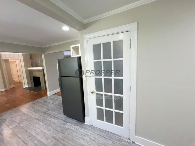 Building Photo - 20 Sir Abbott St