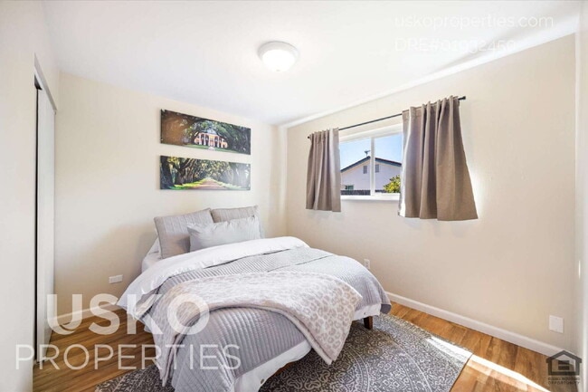 Building Photo - 8844 Garden Glen Way