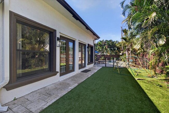 Building Photo - 2211 NE 43rd St