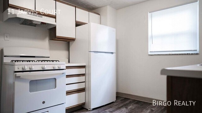 Building Photo - Move in special! First month free rent!