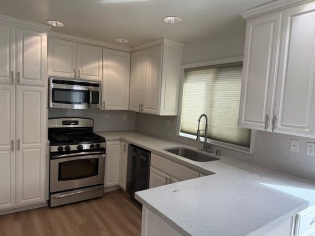 Building Photo - Adorable Upgraded Condo Near Downtown