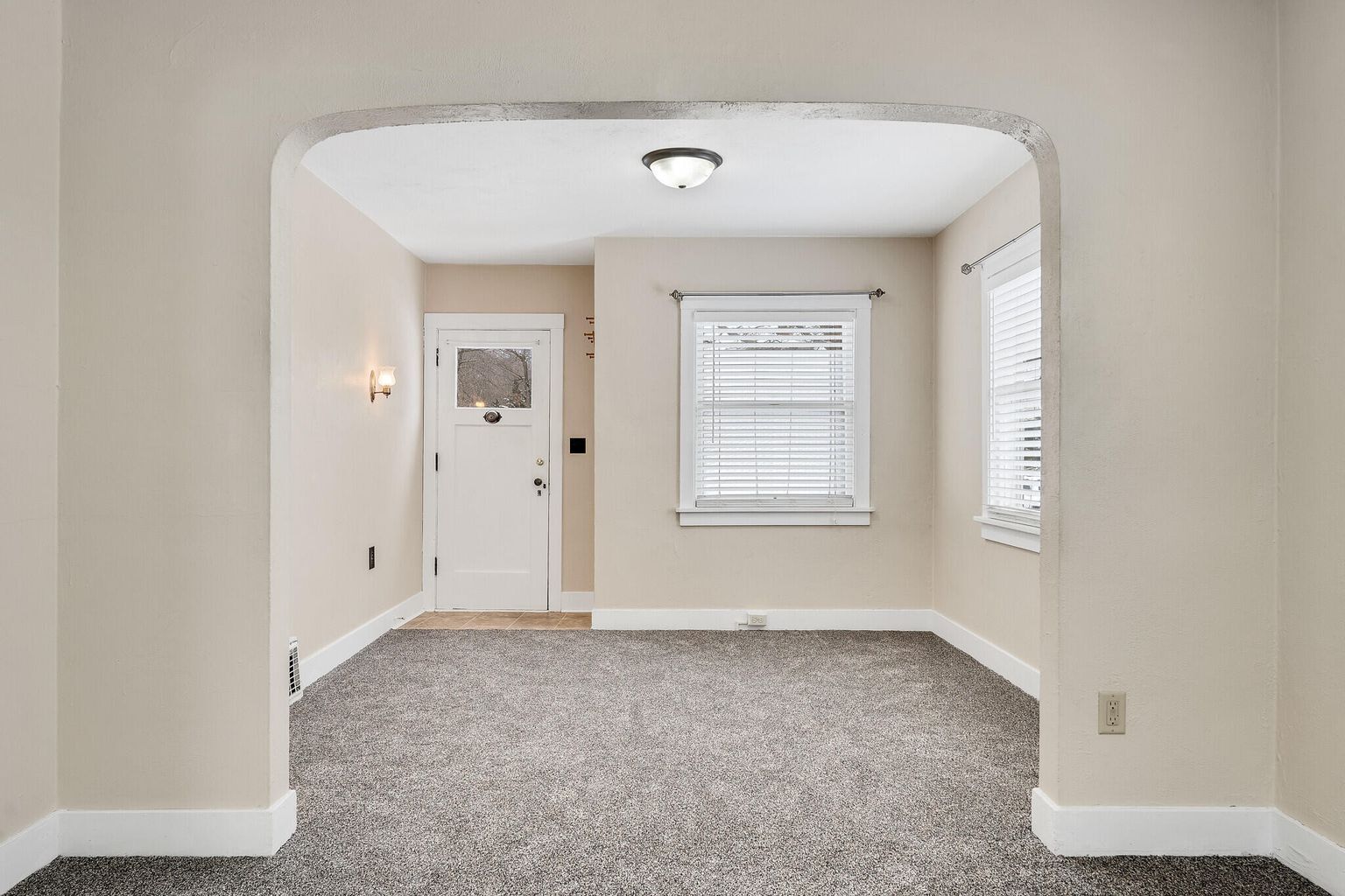 Building Photo - 304 Losey Blvd S