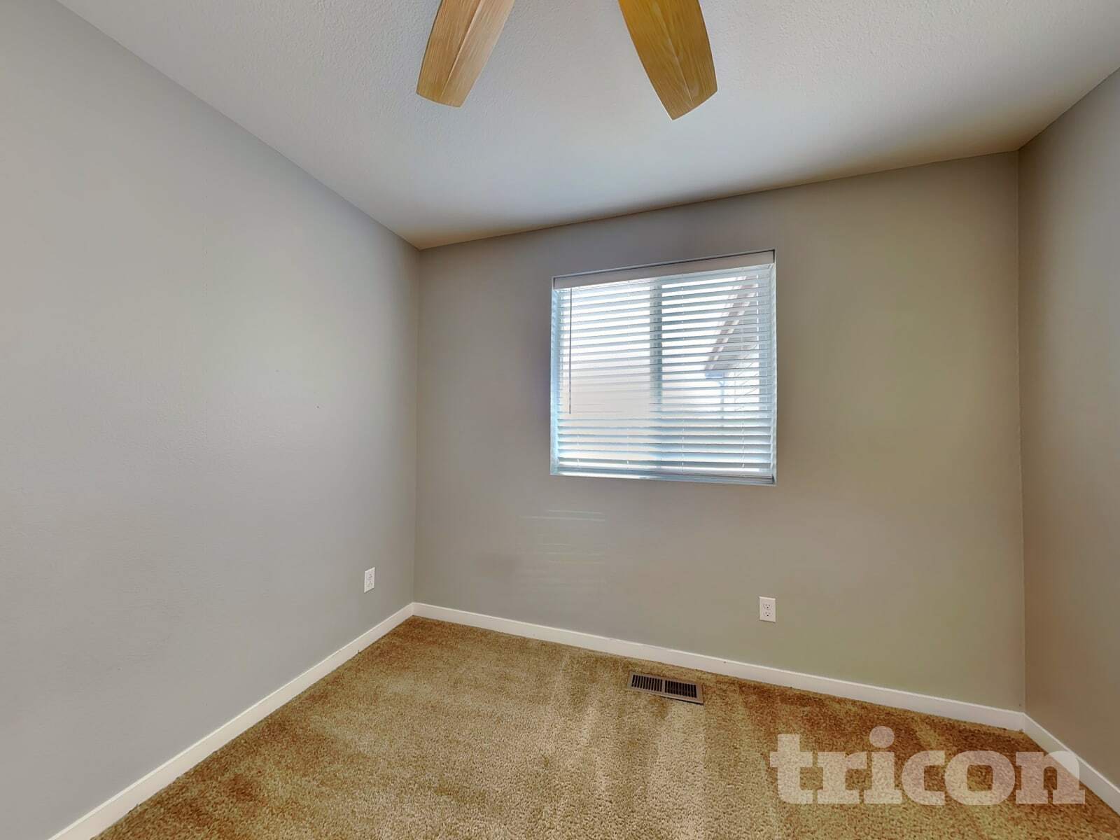 Building Photo - 10239 Southlawn Cir