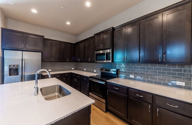Building Photo - 3108 E 51st St