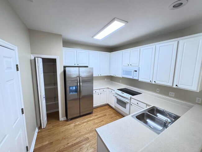 Building Photo - 1125 Mosswood Chase