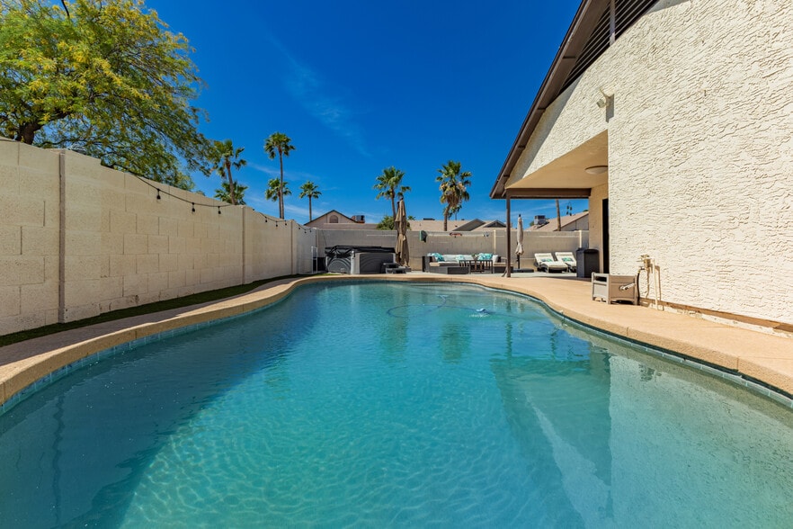 Building Photo - 8735 E Moreland St