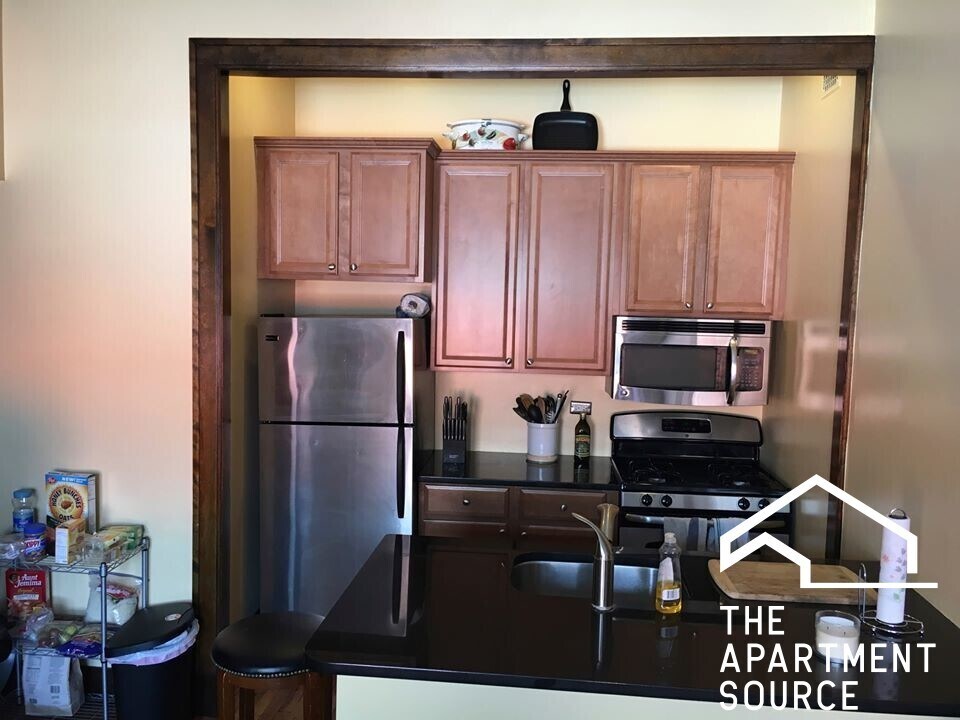 Building Photo - 4755 N Sawyer Ave