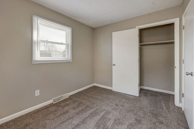 Building Photo - 731 W Greenwood St