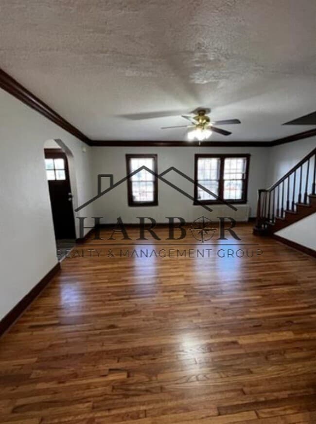 Building Photo - 1st Avenue SW Duplex