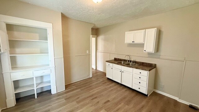 Building Photo - CENTER TOWNSHIP 3 BEDROOM DUPLEX AVAILABLE NOW!  ACCEPTS SECTION 8
