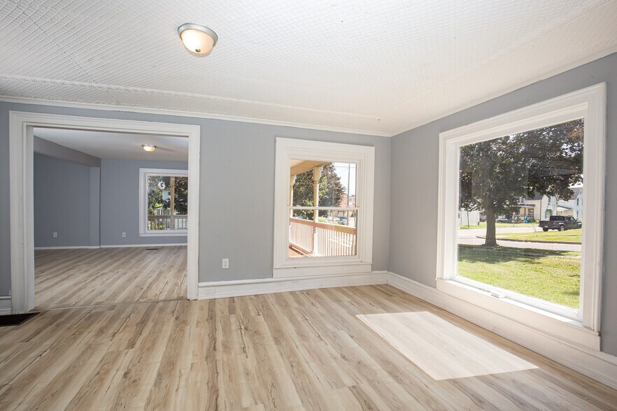 Building Photo - 399 S Division St