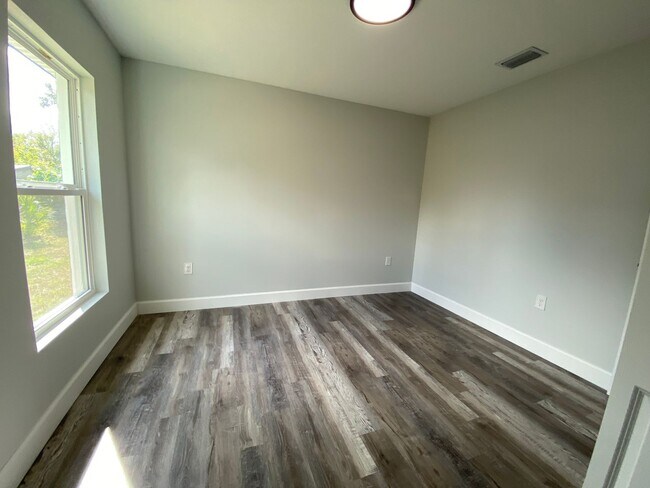 Building Photo - 17207 Waldrun Ave