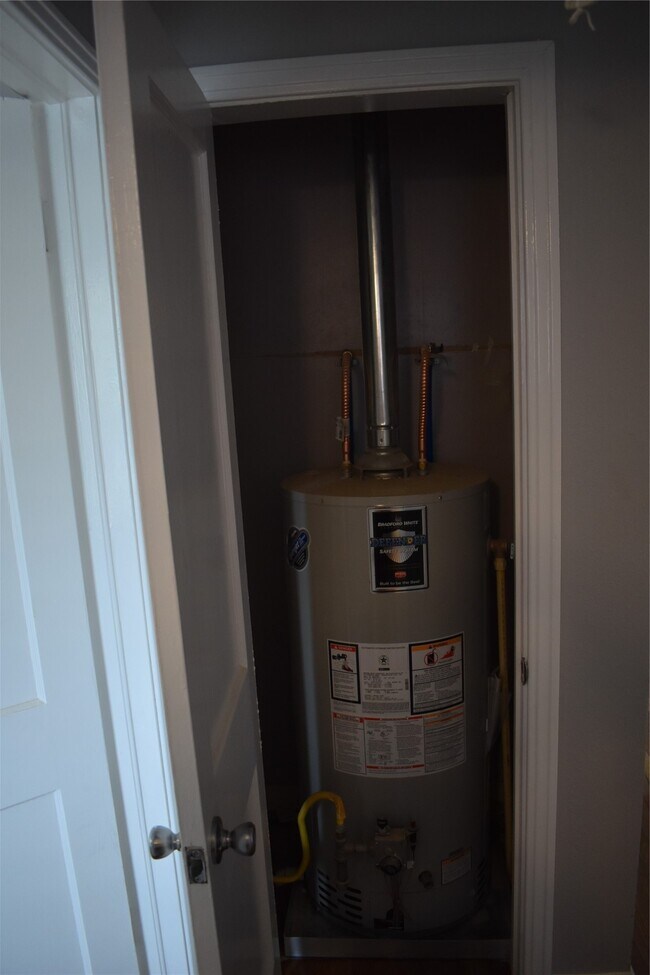 Building Photo - 904 Wisconsin St