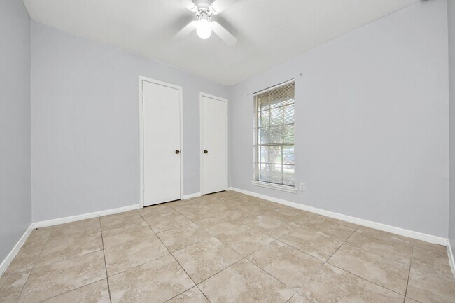 Building Photo - 3806 Charriton Dr