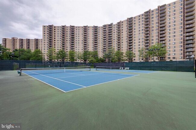 Building Photo - 307 Yoakum Pkwy