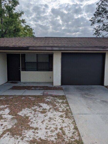 Building Photo - 371 NW Lake City Ave