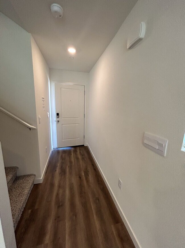 Building Photo - $500 MOVE IN SPECIAL OFF FIRST MONTHS RENT