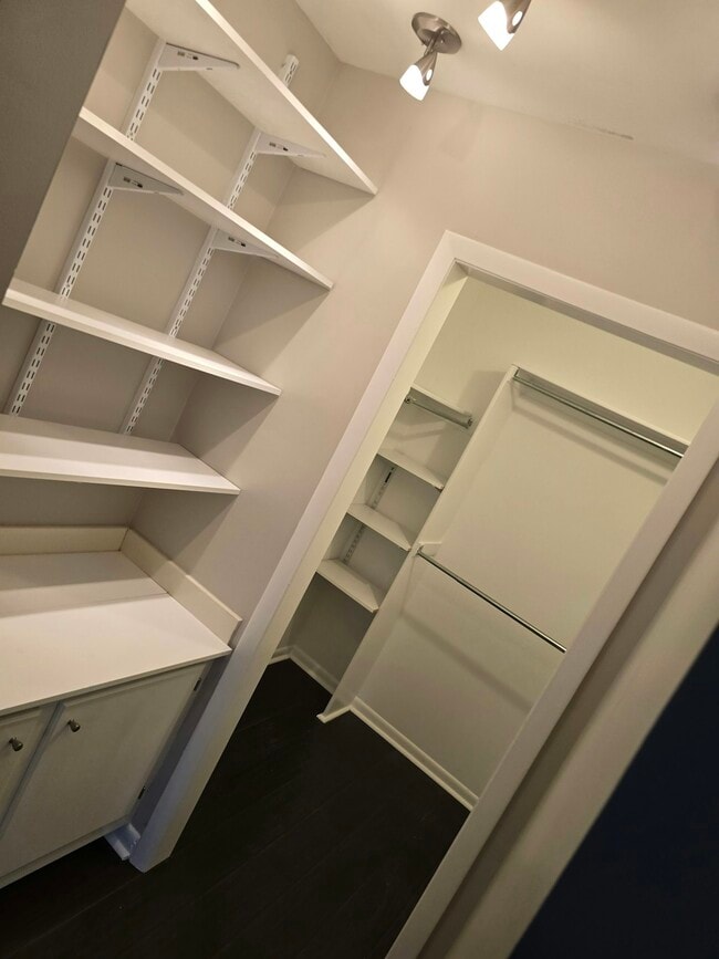 Building Photo - 1075 Sardis Cove Dr