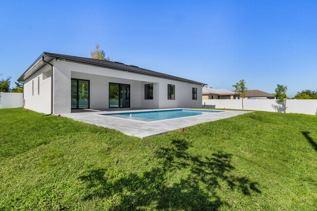 Building Photo - 1115 NW 25th Ave