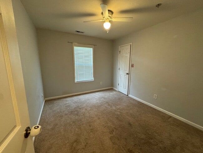 Building Photo - Available to Show