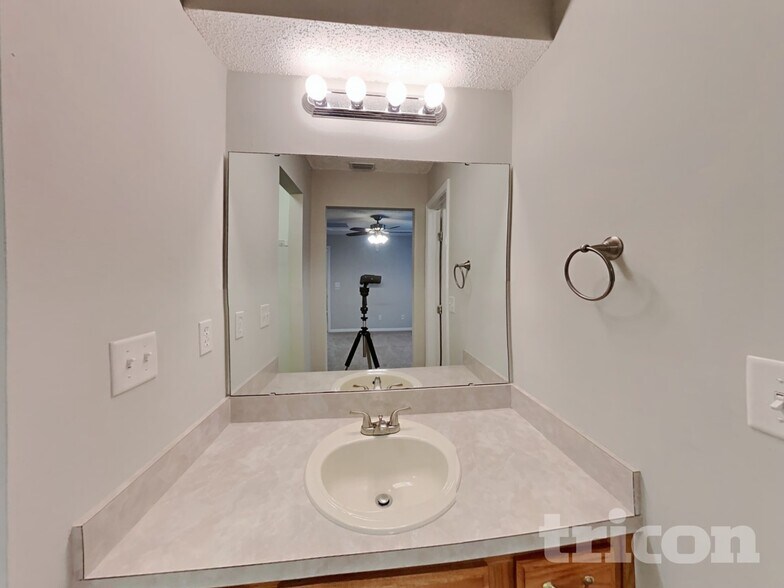 Building Photo - 7650 Ginder Ct