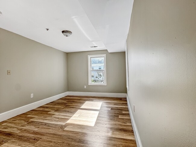 Building Photo - 128 Mt Washington St