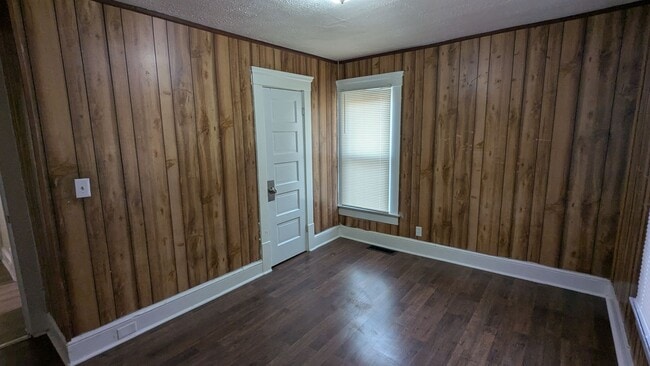 Building Photo - Newly renovated Akron apartment offering spacious rooms and a finished attic for flexible living ...