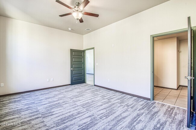 Building Photo - 312 E Overland Ave