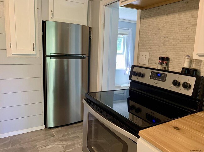 Building Photo - 934 Mohegan Rd