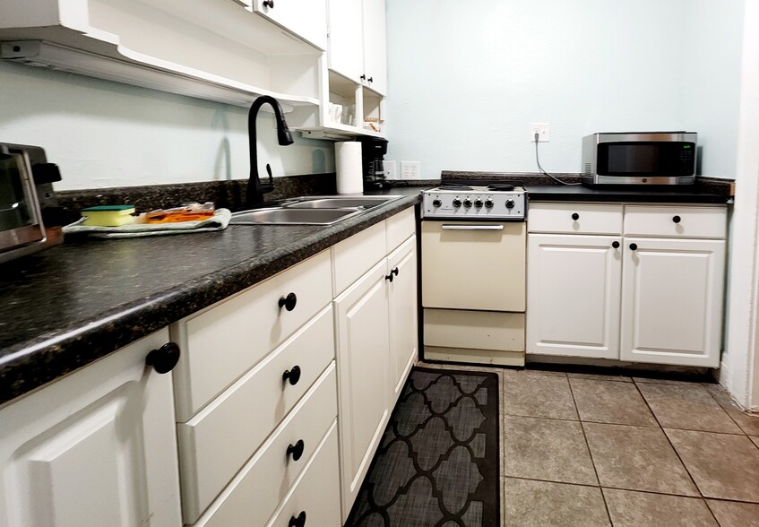 Building Photo - 740 Winfree Ave