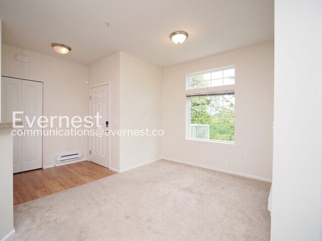 Building Photo - 2 Bed/2 Bath Condo with Garage / Vouchers Accepted / Available Now!