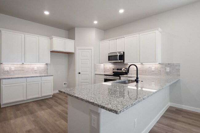 Building Photo - Pre leasing for July: 4-Bedrooms, 2-Bathroom