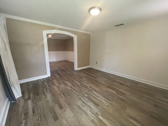 Building Photo - (("Wake Up in a Home YOU Love")) 2/2 STUNNING House Close to Exciting Downtown Fort Worth! An ABS...