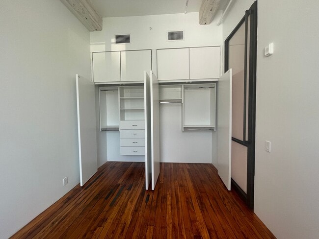 Building Photo - Historic Charm, Modern Luxury, 1 bedroom c...