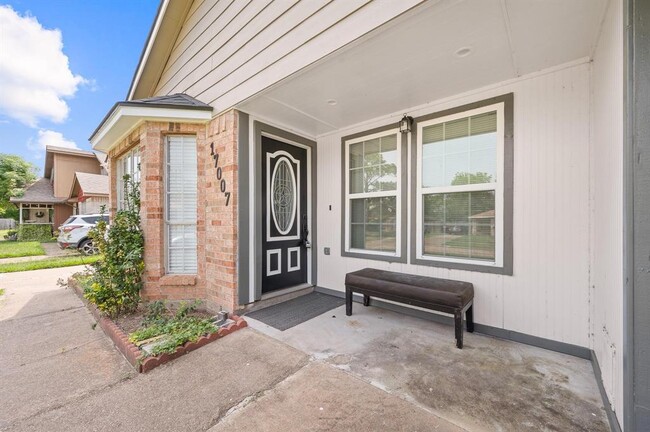 Building Photo - 17007 Pastoria Dr