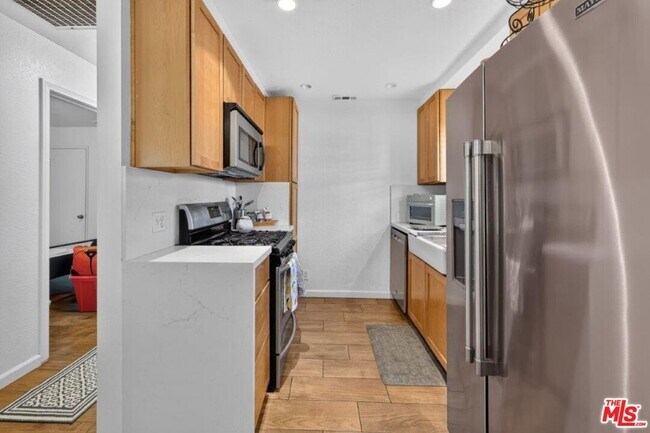 Building Photo - 6838 Haywood St
