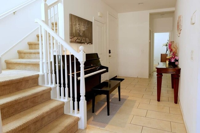 Building Photo - 10959 Lotus Dr