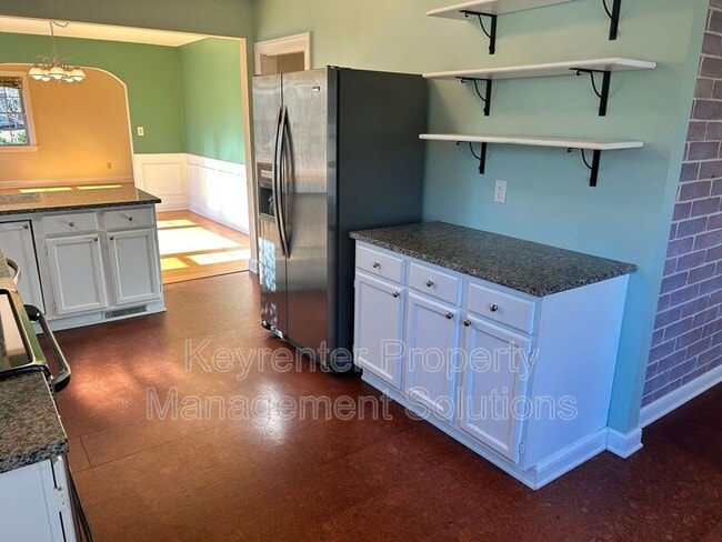 Building Photo - 127 College Cir