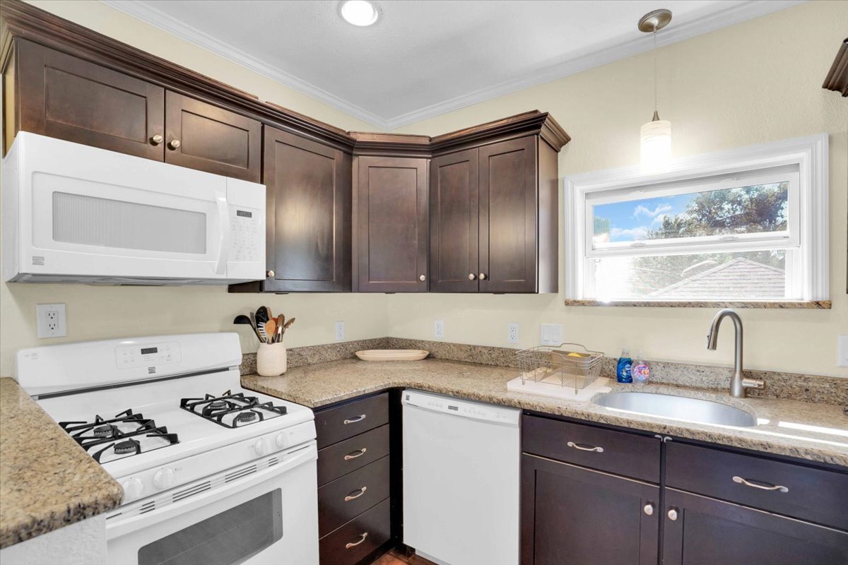 Building Photo - 537 6th St N