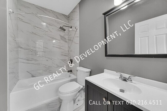 Building Photo - 1048 N Lawndale Ave