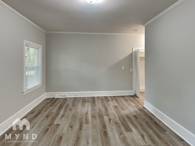 Building Photo - 127 Forest Hills Dr