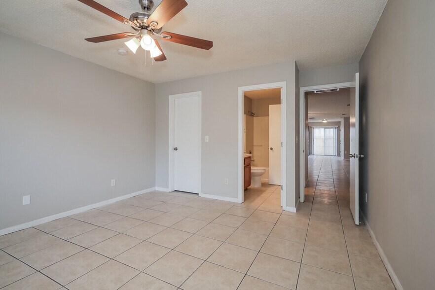 Building Photo - 7939 Cherry Blossom Dr S