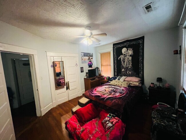 Building Photo - Charming 3bdrm/1.5bth Home Conveniently Located in Richmond's North Highland Park Subdivision w/P...