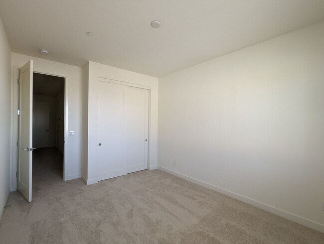 Building Photo - Beautiful Two-Story Four Bedroom Home at t...