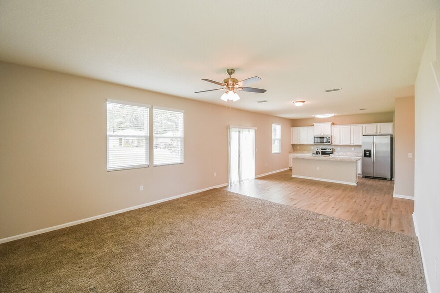 Building Photo - 6737 Sandle Dr