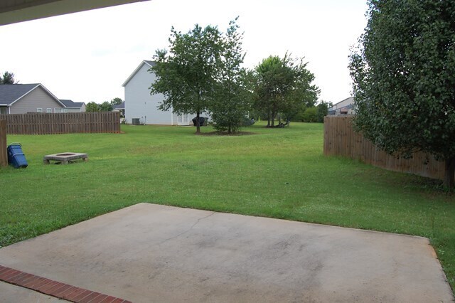 Building Photo - 219 Fox Haven Dr