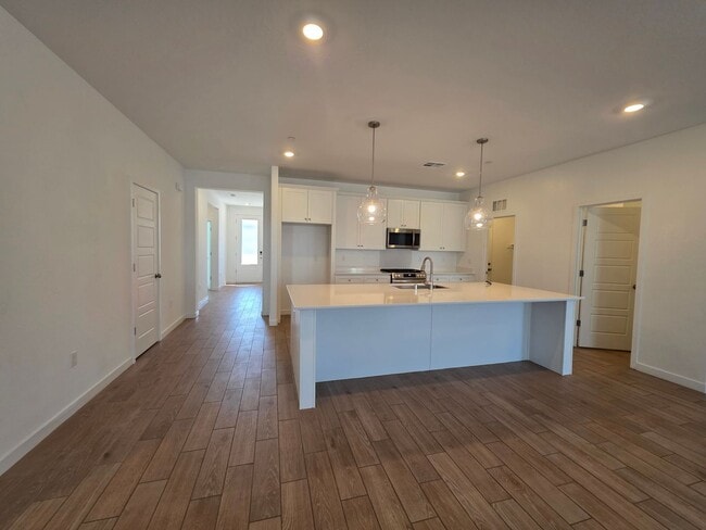 Building Photo - 3 bedroom 2 bathroom home with Solar and y...